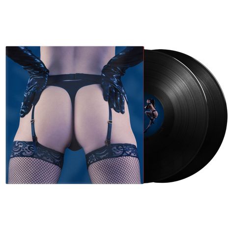 Keine Texte. Eine stilvolle Abbildung von jemandem in schwarzer Unterwäsche und Netzstrümpfen mit Vinyl-Schallplatten.