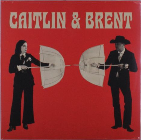 "Caitlin & Brent" in großen Buchstaben auf rotem Hintergrund. Zwei Personen halten offene Regenschirme.
