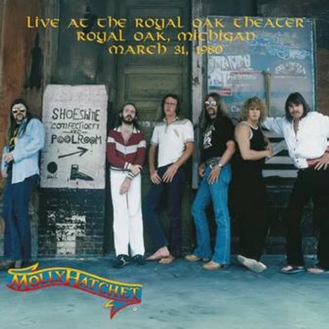 "Live at the Royal Oak Theater, Royal Oak, Michigan, March 31, 1980". Personen stehen lässig vor einer rustikalen Wand. Logo unten.