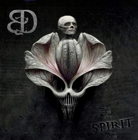 Text: "SPIRIT", kunstvolles Design mit einem Totenkopf, eingebettet in eine blumenartige Struktur.