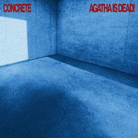 "CONCRETE" und "AGATHA IS DEAD!" in Rot. Ein karges Zimmer in Blautönen mit Betonwänden.