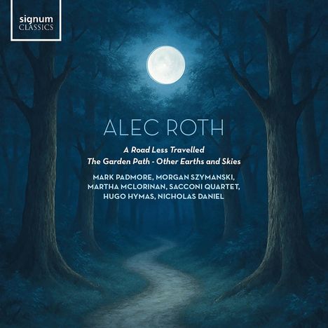 Text: ALEC ROTH, A Road Less Travelled. Ein Waldpfad bei Vollmond durch hohe, dunkle Bäume, in Blautönen gehalten.