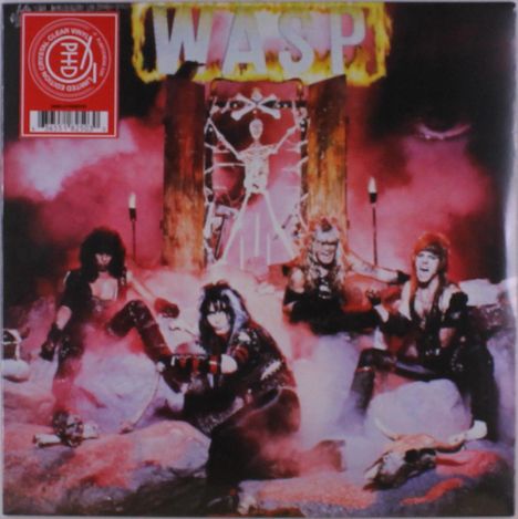 Oben der Text "W.A.S.P" in Flammen. Darunter Bandmitglieder in dunkler, dramatischer Landschaft mit Nebel.