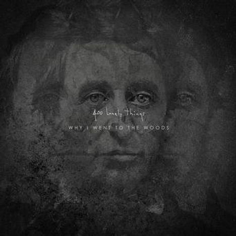 „400 Lonely Things“, „Why I Went to the Woods“. Verwischte, geisterhafte Gesichter mit ernstem Ausdruck, schwarz-grau Töne.