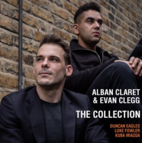 ALBAN CLARET & EVAN CLEGG THE COLLECTION. Zwei Männer sitzen vor einer Backsteinmauer.