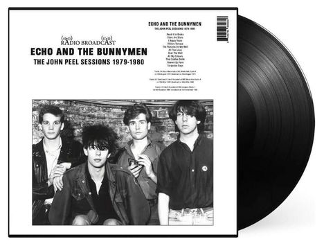 "Echo and the Bunnymen: The John Peel Sessions 1979-1980" steht groß oben. Schwarz-weiß Foto von vier jungen Männern.