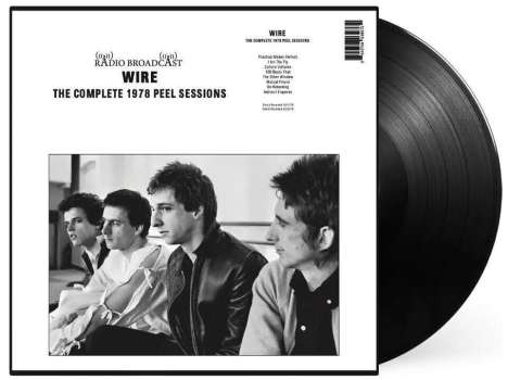 "RADIO BROADCAST WIRE THE COMPLETE 1978 PEEL SESSIONS." Schwarz-Weiß-Bild von vier Männern. Vinyl-Schallplatte im Hintergrund.