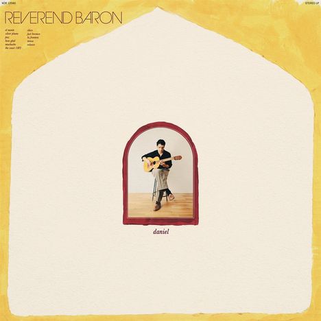 „REVEREND BARON“, „daniel“. Illustration mit gelbem Rand, Person mit Gitarre sitzt in rotem Bogen.