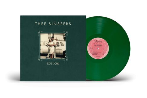 "Thee Sinseers", "Love Stories" Vinyl in grün. Cover zeigt ein Paar vor einem Auto, eingehüllt in ein stilvolles Design.