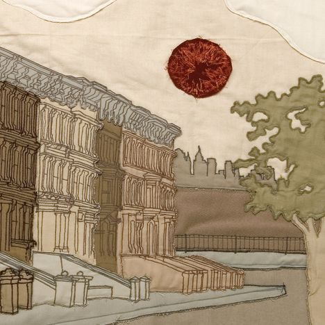 Illustration einer städtischen Szene mit Gebäuden, einem großen Baum und einer stilisierten roten Sonne im Hintergrund.