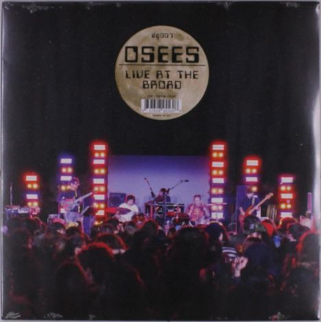 Text: "OSEES LIVE AT THE BROAD". Auf einer Bühne spielt eine Band vor Publikum, flankiert von leuchtenden Lichtern.