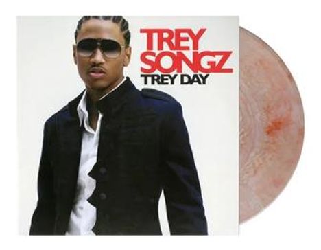 "Trey Songz, Trey Day" in rotem Text. Eine stilvolle Person mit Sonnenbrille, schwarzem Mantel und weißen Hemd daneben.