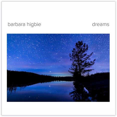 "barbara higbie" links oben, "dreams" rechts oben; Silhouette eines Baumes vor sternenklarem Nachthimmel am See.