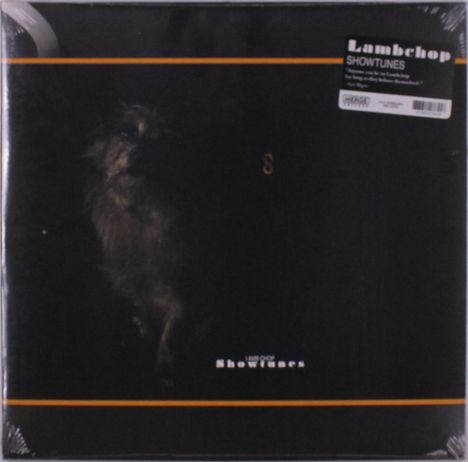 Text oben: "Lambchop SHOWTUNES". In der Mitte ein dunkles, angedeutetes Tier mit Schatten auf schwarzem Hintergrund.