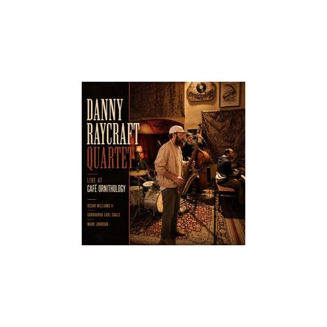 "Danny Raycraft Quartet, Live at Café Ornithology" zeigt vier Musiker in einer gemütlichen, warm beleuchteten Jazz-Atmosphäre.