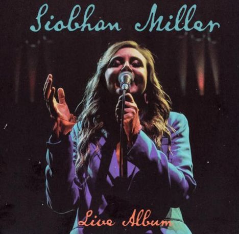 "Siobhan Miller Live Album". Eine Frau singt leidenschaftlich in ein Mikrofon, mit geschlossenen Augen und erhobener Hand.