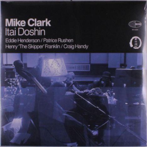 Aufschrift: Mike Clark, Itai Doshin. Musiker: Eddie Henderson, Patrice Rushen. Bild: Musiker im Studio, dunkle Stimmung.