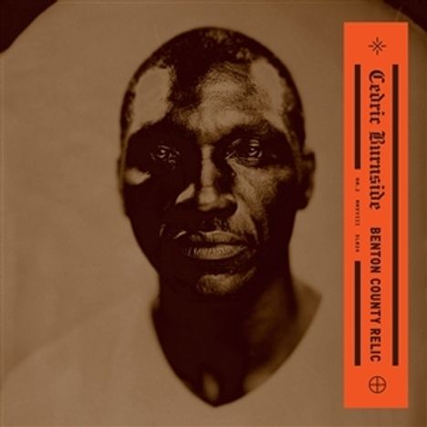 „Cedric Burnside, Benton County Relic“ steht auf einem orangenen Streifen. Ein dunkel sepiafarbenes Porträt eines Mannes.