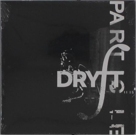 Text: "PART" vertikal, "DRYFT" horizontal,  Schwarzweiß-Design mit abstrakten Mustern im Hintergrund.