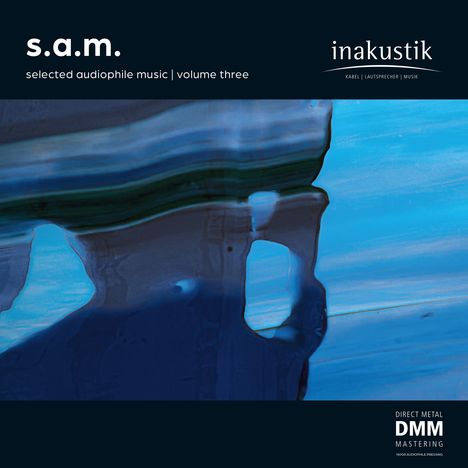 „s.a.m. selected audiophile music | volume three“, „inakustik“, „KABEL LAUTSPRECHER MUSIK“, „DIRECT METAL DMM MASTERING“. Abstrakte blaue und grüne Farbschichten.