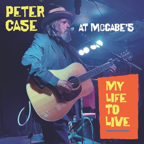 "Peter Case at McCabe's" und "My Life to Live". Ein Musiker mit Hut spielt Gitarre auf einer Bühne.