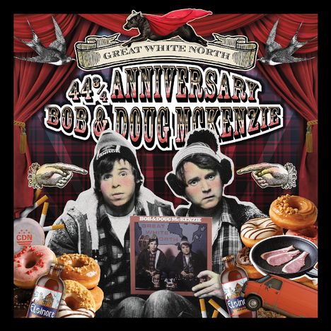 44 3/4 Anniversary Bob & Doug McKenzie. Zwei Männer in Winterkleidung, umgeben von Donuts, Bierflaschen und Ahornsirup.