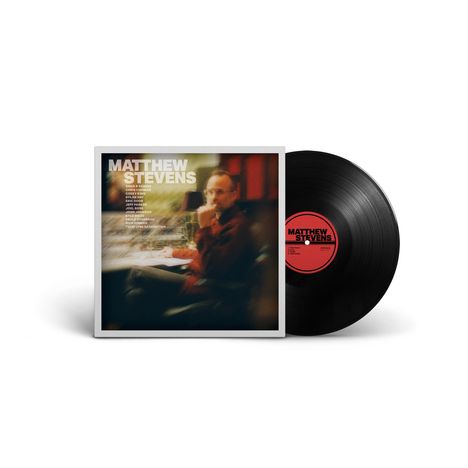 Der Text "MATTHEW STEVENS" steht oben, darunter Namen wie Anna B. Savage und Chris Fishman. Rechts sitzt verschwommen eine Person.