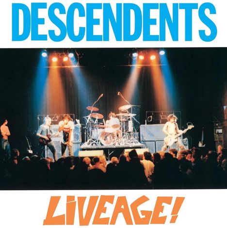 Oben steht "DESCENDENTS" in Blau, unten "LIVEAGE!" in Orange. Eine Band spielt auf einer Bühne vor Publikum.