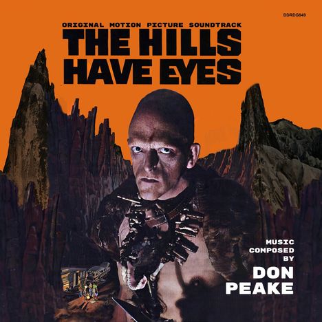 „ORIGINAL MOTION PICTURE SOUNDTRACK: THE HILLS HAVE EYES. Musik von Don Peake. Eine bedrohliche Figur vor felsiger Landschaft."