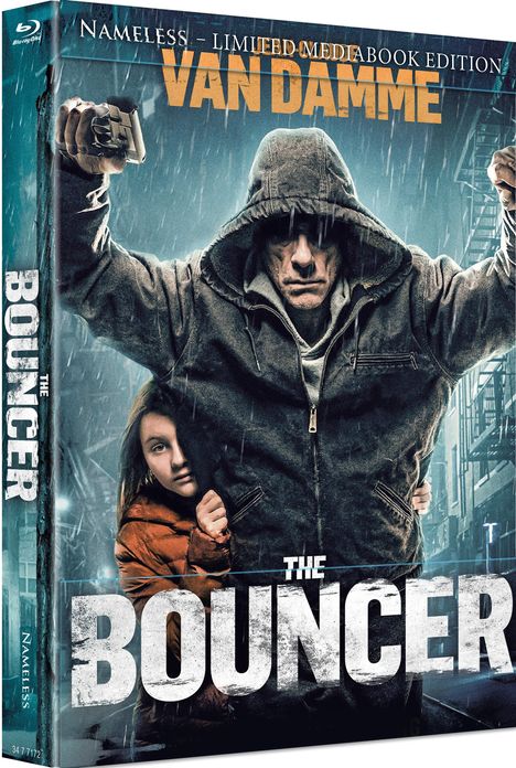 "THE BOUNCER", "VAN DAMME". Ein Mann mit Kapuze und ernster Miene schützt ein Mädchen, während es regnet.
