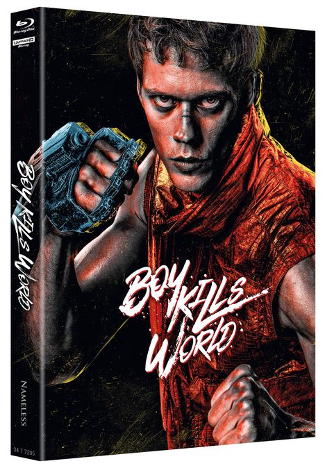 "Boy Kills World", Blu-ray Cover. Ein entschlossener Mann im roten Outfit, Boxhaltung, dunkler Hintergrund.