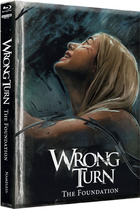 "Wrong Turn: The Foundation" in Weiß. Eine Frau mit blutigem Gesicht blickt hoffnungsvoll nach oben.