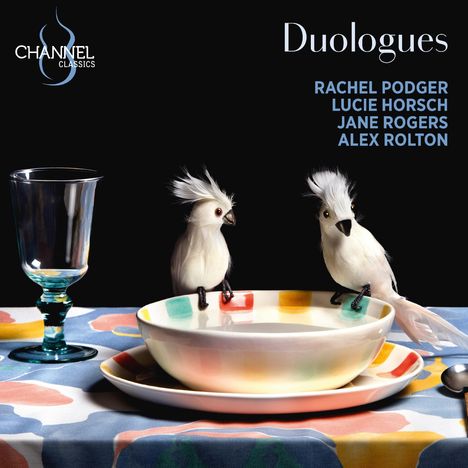"Duologues" und Namen: Rachel Podger, Lucie Horsch, Jane Rogers, Alex Rolton. Zwei Vögel auf buntem Geschirr.