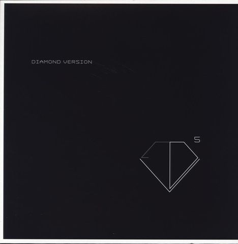 "DIAMOND VERSION" steht klein oben links. Rechts unten ist ein stilisiertes Diamant-Design mit der Zahl 5.