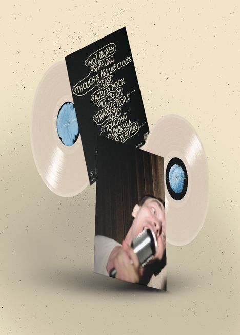 Eine Trackliste in schwungvoller Schrift: 1. Not Broken, 2. Spiraling, 3. Thoughts are Like Clouds. Zwei helle Schallplatten.