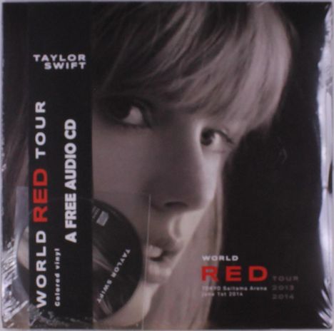 „WORLD RED TOUR“, „A FREE AUDIO CD“, „2013-2014“. Schwarz-Weiß-Foto einer Person, Nahaufnahme des Gesichts.