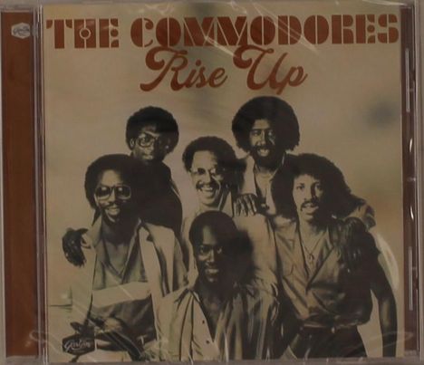 "The Commodores" und "Rise Up" in brauner Schrift, darunter ein Schwarz-Weiß-Bild von sechs lächelnden Männern.