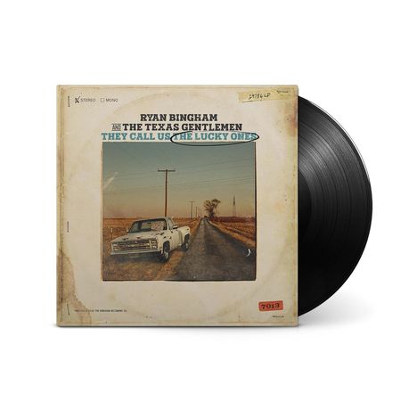 Albumcover mit Text: "Ryan Bingham and The Texas Gentlemen - They Call Us the Lucky Ones". Bild: Alte Straße, kaputter Truck.