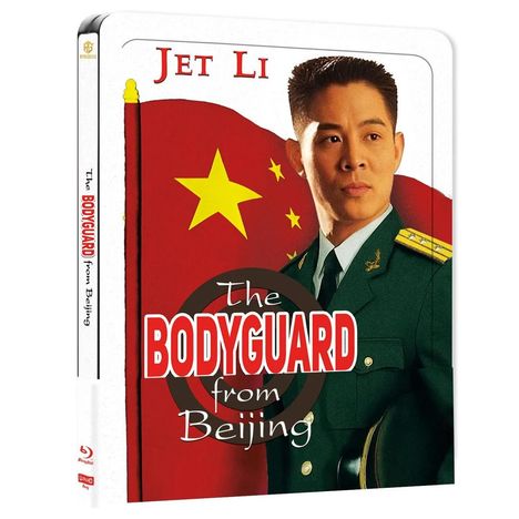 „The Bodyguard from Beijing“, „Jet Li“; ein uniformierter Mann vor einer roten Flagge mit gelben Sternen.