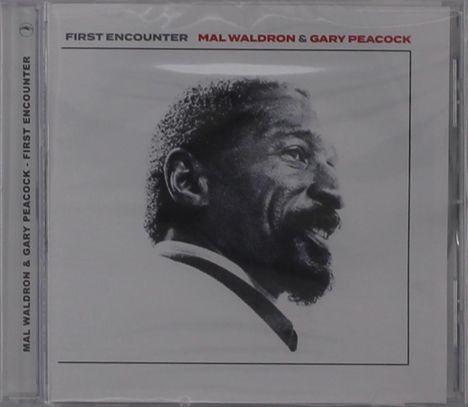 "First Encounter Mal Waldron & Gary Peacock." Schwarz-weißes Porträt eines Mannes, der zur Seite schaut.