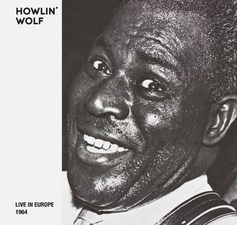"HOWLING WOLF" und "LIVE IN EUROPE 1964" auf einem Cover. Ein Mann in Nahaufnahme, lächelt breit. Schwarz-Weiß-Foto.