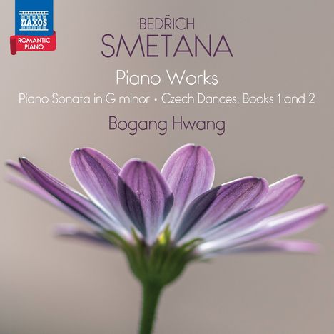 "Bedřich Smetana Piano Works, Piano Sonata in G minor, Czech Dances, Books 1 and 2, Bogang Hwang." Nahaufnahme einer Blume.