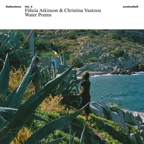 "Reflections Vol. 3, Félicia Atkinson & Christina Vantzou, Water Poems." Eine Küstenszene mit Pflanzen und zwei Personen.