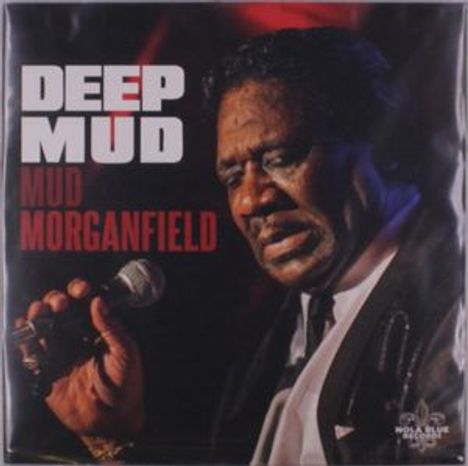 "DEEP MUD" und "MUD MORGANFIELD". Ein Mann singt in ein Mikrofon, bestimmt und leidenschaftlich.