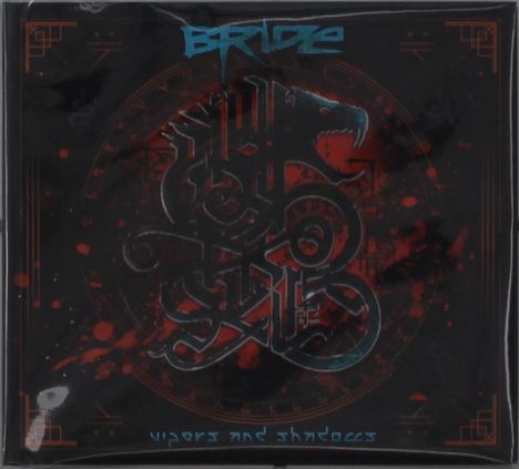 Text: "BRIDE" oben, "vipers and shadows" unten. Illustration eines stilisierten Schlangenmotivs mit roten und schwarzen Details.
