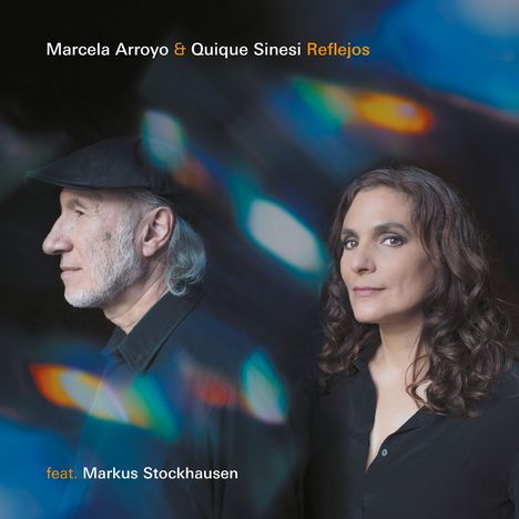 Marcela Arroyo & Quique Sinesi Reflejos feat. Markus Stockhausen. Zwei Personen im Profil mit bunten Lichtreflexen.