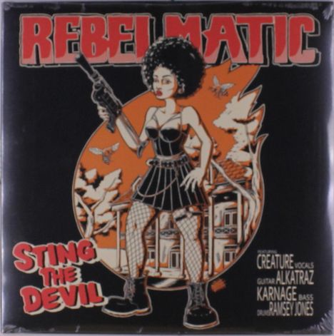 „Rebel Matic“ und „Sting the Devil“. Illustration einer Frau mit Afro, Waffe, Netzstrümpfen vor einem Haus mit Flammen.