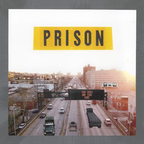 Text: "PRISON", "BIG RIGS ON THE BQE". Foto einer Stadtlandschaft mit einer belebten Autobahn.