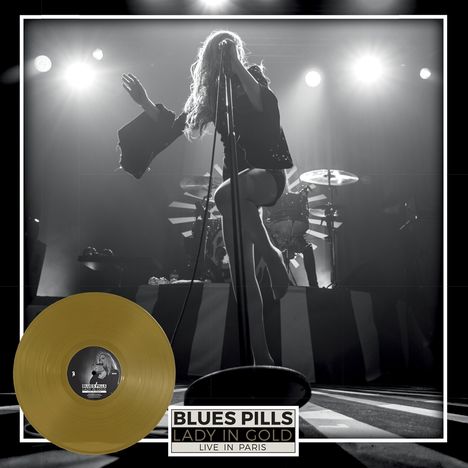 "BLUES PILLS LADY IN GOLD LIVE IN PARIS" am unteren Rand. Sängerin auf Bühne, schwarz-weiß, mit goldenem Schallplattenmotiv.