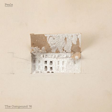Texte: "Peals", "The Compound 76". 

Verwittertes Gebäude, teils gezeichnet, mit Beton-Textur auf hellbraunem Hintergrund.